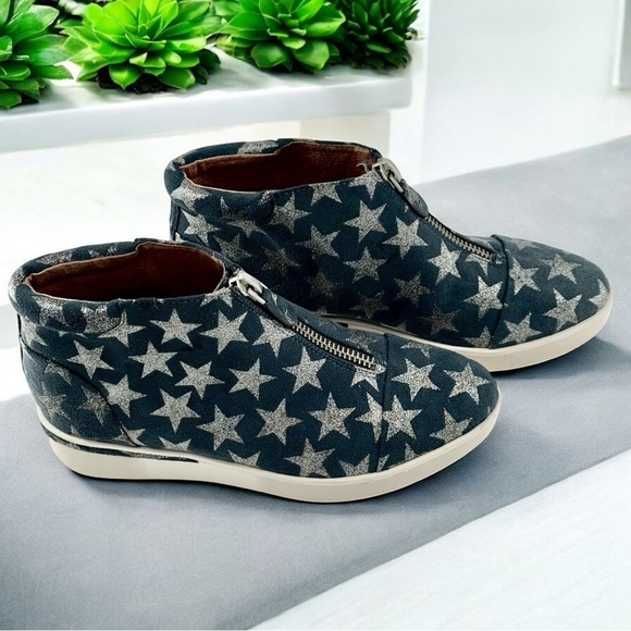 Kenneth Cole Gentle Souls Sneakers Size 8M Blue Star Print Zip Up - Picture 12 of 12